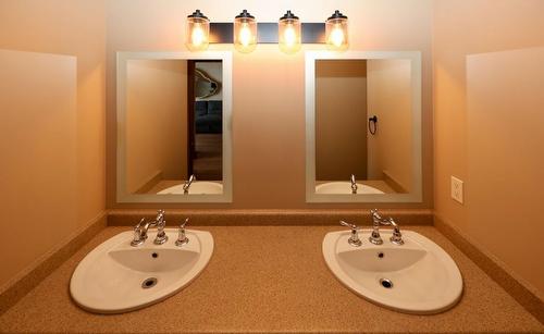 202A - 1420 Palliser Trail, Golden, BC - Indoor Photo Showing Bathroom