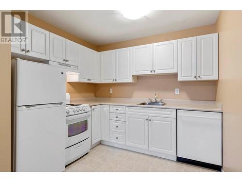 435 Franklyn Road Unit# 202, Kelowna, BC - Indoor Photo Showing Kitchen