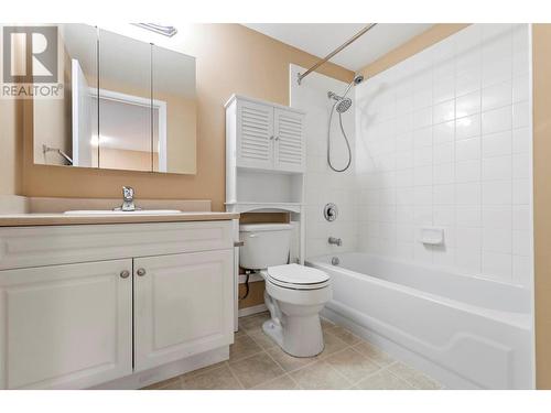 435 Franklyn Road Unit# 202, Kelowna, BC - Indoor Photo Showing Bathroom