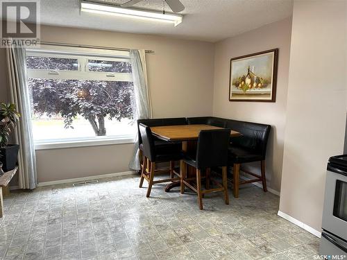 393 5Th Avenue Se, Swift Current, SK - Indoor Photo Showing Dining Room