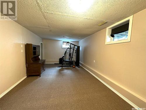 393 5Th Avenue Se, Swift Current, SK - Indoor Photo Showing Gym Room
