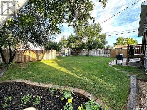 393 5Th Avenue Se, Swift Current, SK - Outdoor With Backyard