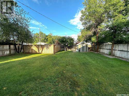 393 5Th Avenue Se, Swift Current, SK - Outdoor With Backyard