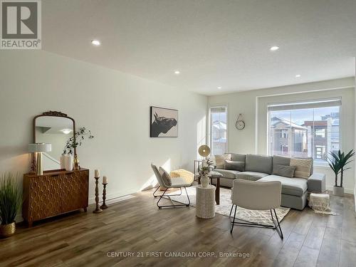 #32 -1781 Henrica Ave, London, ON - Indoor Photo Showing Living Room