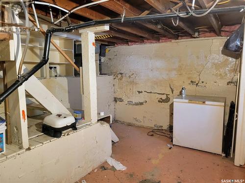 327 1St Street E, Leader, SK - Indoor Photo Showing Basement