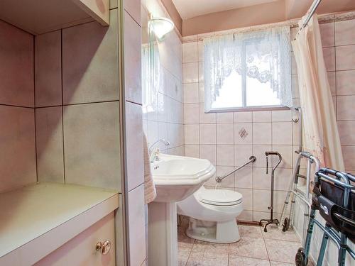 Bathroom - 3300 Rue Howard, Longueuil (Saint-Hubert), QC - Indoor Photo Showing Bathroom