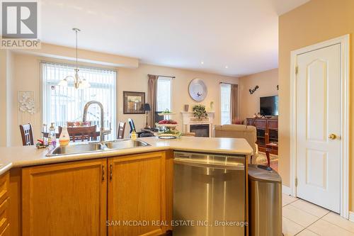 7 Millhouse Mews, Brampton, ON - Indoor Photo Showing Kitchen With Double Sink