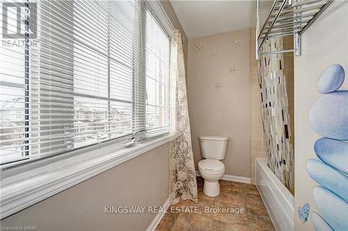 170 Chase Cres, Cambridge, ON - Indoor Photo Showing Bathroom