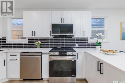 320 H Avenue S, Saskatoon, SK - Indoor Photo Showing Kitchen With Upgraded Kitchen