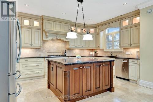 905 Riverstone Crt, Kitchener, ON - Indoor Photo Showing Kitchen With Upgraded Kitchen