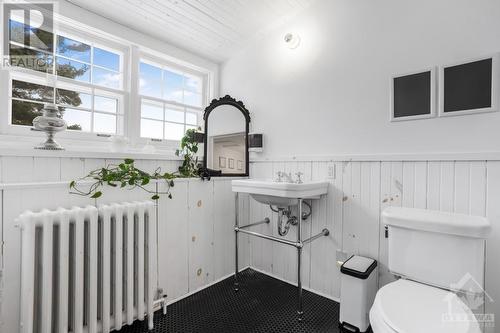 52 Wharf Street, L'Orignal, ON - Indoor Photo Showing Bathroom