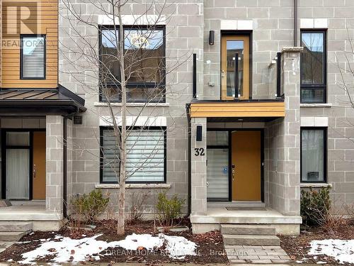 32 Kenneth Wood Cres, Toronto, ON - Outdoor With Facade