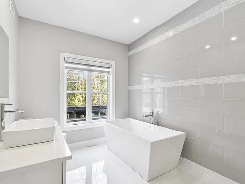 Salle de bains - 1129 Rue Du Clos-St-Urbain, Prévost, QC - Indoor Photo Showing Bathroom