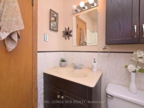 218 Elizabeth St, Orangeville, ON - Indoor Photo Showing Bathroom