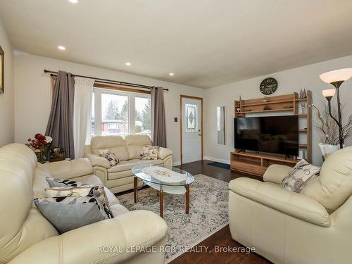 218 Elizabeth St, Orangeville, ON - Indoor Photo Showing Living Room