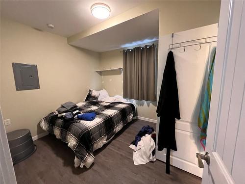 291 Angela Avenue, Princeton, BC - Indoor Photo Showing Bedroom