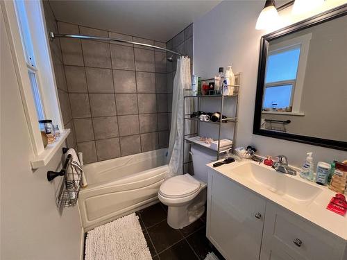 291 Angela Avenue, Princeton, BC - Indoor Photo Showing Bathroom