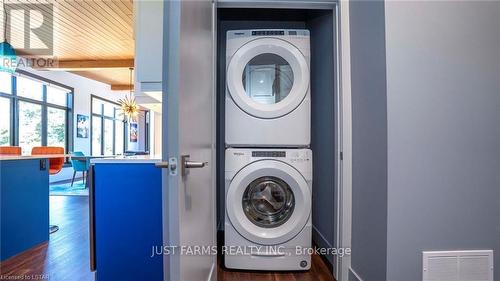 8037 Walkers Drive, Strathroy-Caradoc, ON - Indoor Photo Showing Laundry Room