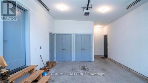 8037 Walkers Drive, Strathroy-Caradoc, ON - Indoor Photo Showing Other Room