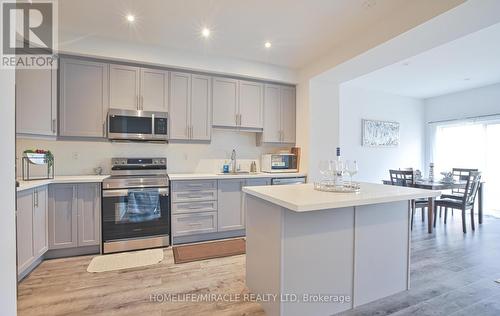 32 Bellhouse Avenue, Brantford, ON - Indoor Photo Showing Kitchen With Upgraded Kitchen
