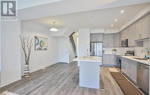 32 Bellhouse Avenue, Brantford, ON - Indoor Photo Showing Kitchen With Upgraded Kitchen