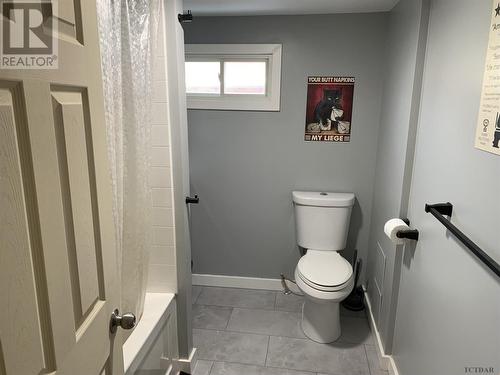 2 Notre Dame Pl, Timmins, ON - Indoor Photo Showing Bathroom