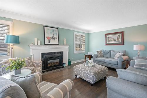 130 Riverview Boulevard, St. Catharines, ON - Indoor Photo Showing Living Room With Fireplace
