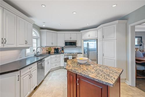 130 Riverview Boulevard, St. Catharines, ON - Indoor Photo Showing Kitchen With Double Sink With Upgraded Kitchen