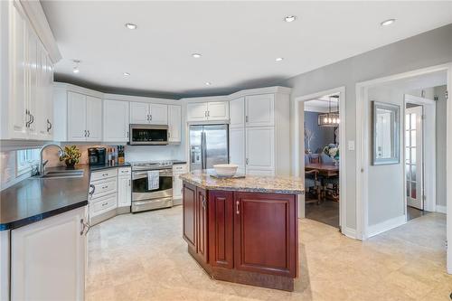 130 Riverview Boulevard, St. Catharines, ON - Indoor Photo Showing Kitchen With Double Sink With Upgraded Kitchen