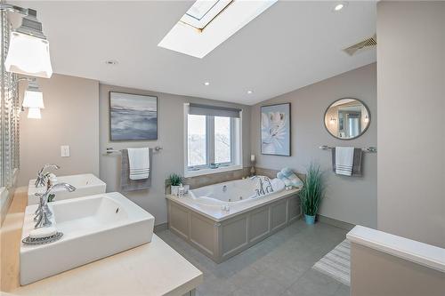 130 Riverview Boulevard, St. Catharines, ON - Indoor Photo Showing Bathroom