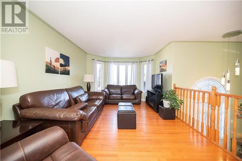 499 Sheppard Avenue, Pembroke, ON - Indoor Photo Showing Living Room