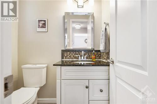 2-piece bathroom - 6 Curran Street, Ottawa, ON - Indoor Photo Showing Bathroom