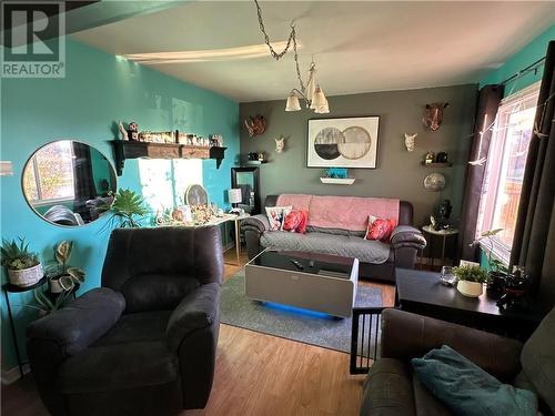 42 Danis Avenue, Cornwall, ON - Indoor Photo Showing Living Room