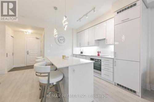 #1807 -9075 Jane St, Vaughan, ON - Indoor Photo Showing Kitchen With Upgraded Kitchen