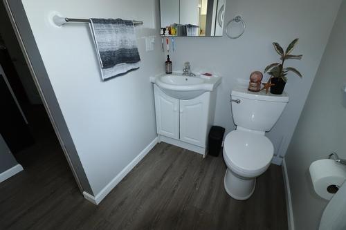 2056 Massie Road, Christina Lake, BC - Indoor Photo Showing Bathroom