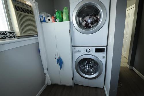 2056 Massie Road, Christina Lake, BC - Indoor Photo Showing Laundry Room