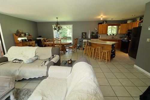 2056 Massie Road, Christina Lake, BC - Indoor Photo Showing Living Room