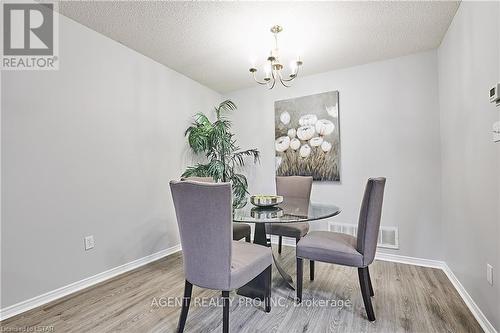 5498 Red Brush Drive, Mississauga, ON - Indoor Photo Showing Dining Room