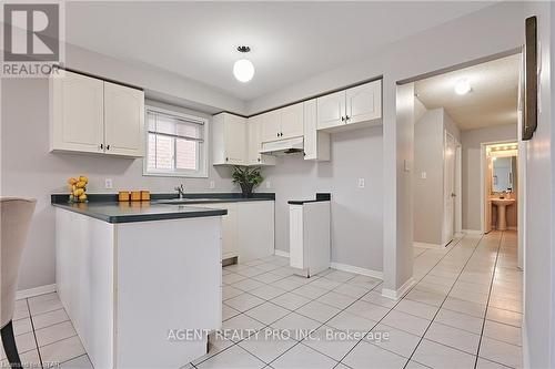 5498 Red Brush Drive, Mississauga, ON - Indoor Photo Showing Kitchen