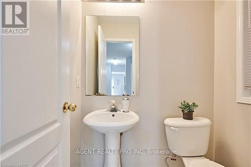 5498 Red Brush Drive, Mississauga, ON - Indoor Photo Showing Bathroom