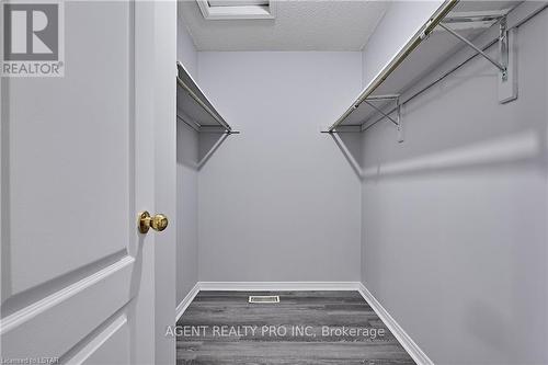 5498 Red Brush Drive, Mississauga, ON - Indoor With Storage