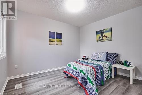 5498 Red Brush Drive, Mississauga, ON - Indoor Photo Showing Bedroom