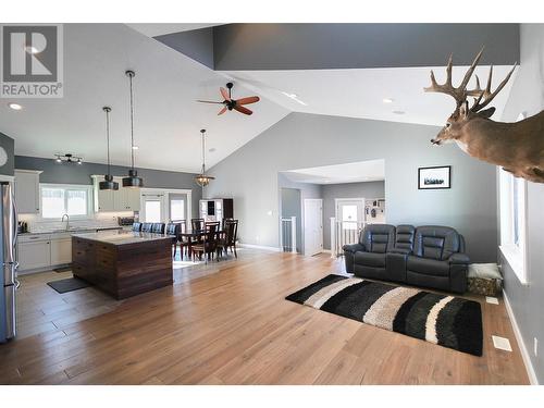 5543 97 Highway, Dawson Creek, BC - Indoor Photo Showing Living Room