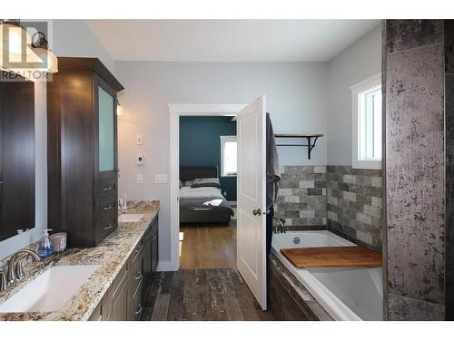 5543 97 Highway, Dawson Creek, BC - Indoor Photo Showing Bathroom