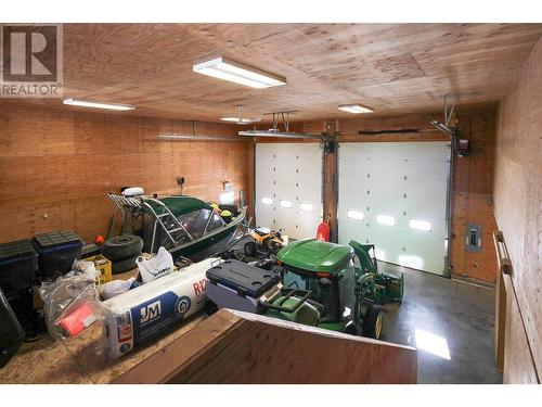 5543 97 Highway, Dawson Creek, BC - Indoor Photo Showing Garage