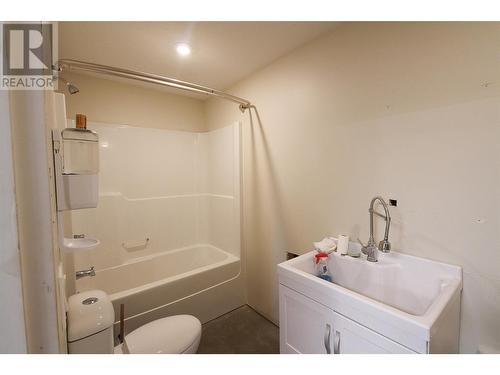 5543 97 Highway, Dawson Creek, BC - Indoor Photo Showing Bathroom