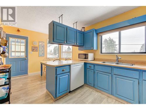 3384 Mcginnis Road, West Kelowna, BC - Indoor Photo Showing Kitchen With Double Sink