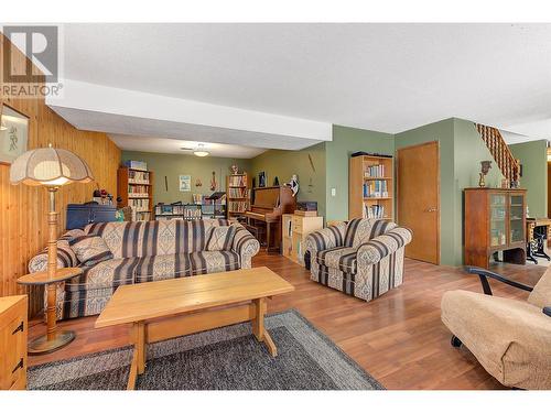 3384 Mcginnis Road, West Kelowna, BC - Indoor Photo Showing Living Room
