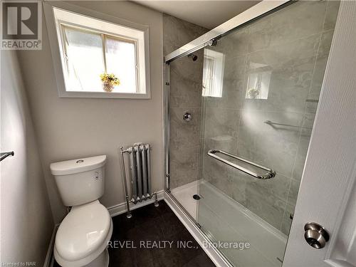 94 Empire St, Welland, ON - Indoor Photo Showing Bathroom