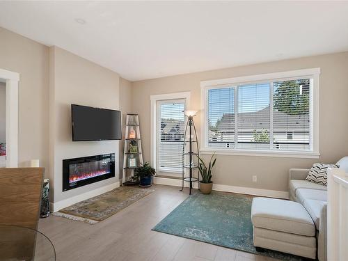 939 Lobo Vale, Langford, BC - Indoor Photo Showing Living Room With Fireplace
